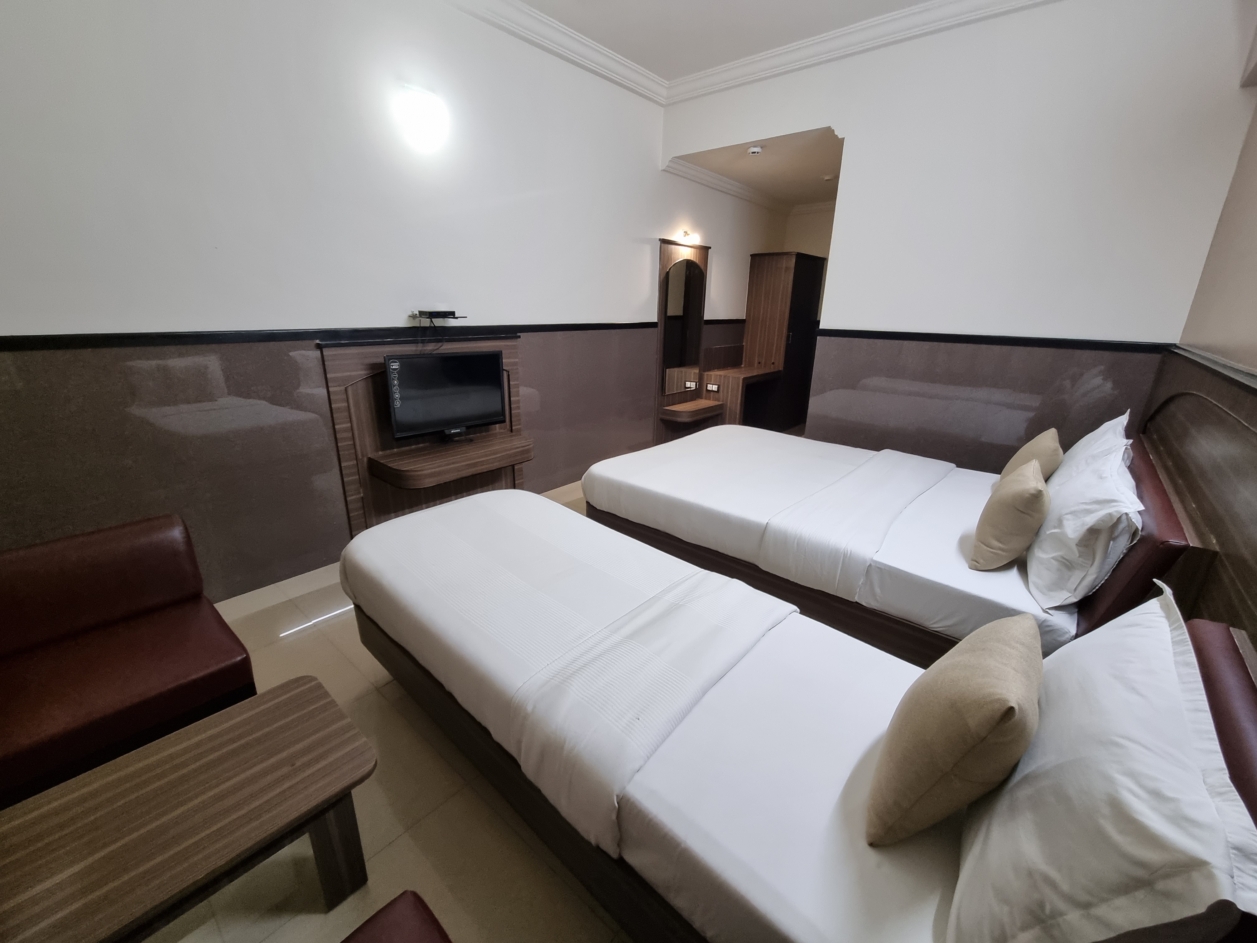 Hotel Damji Near Dwarkadhish Temple - Tap to explore photos