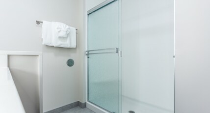 Holiday Inn Express & Suites Rice Lake Room Type - 1 King Standard