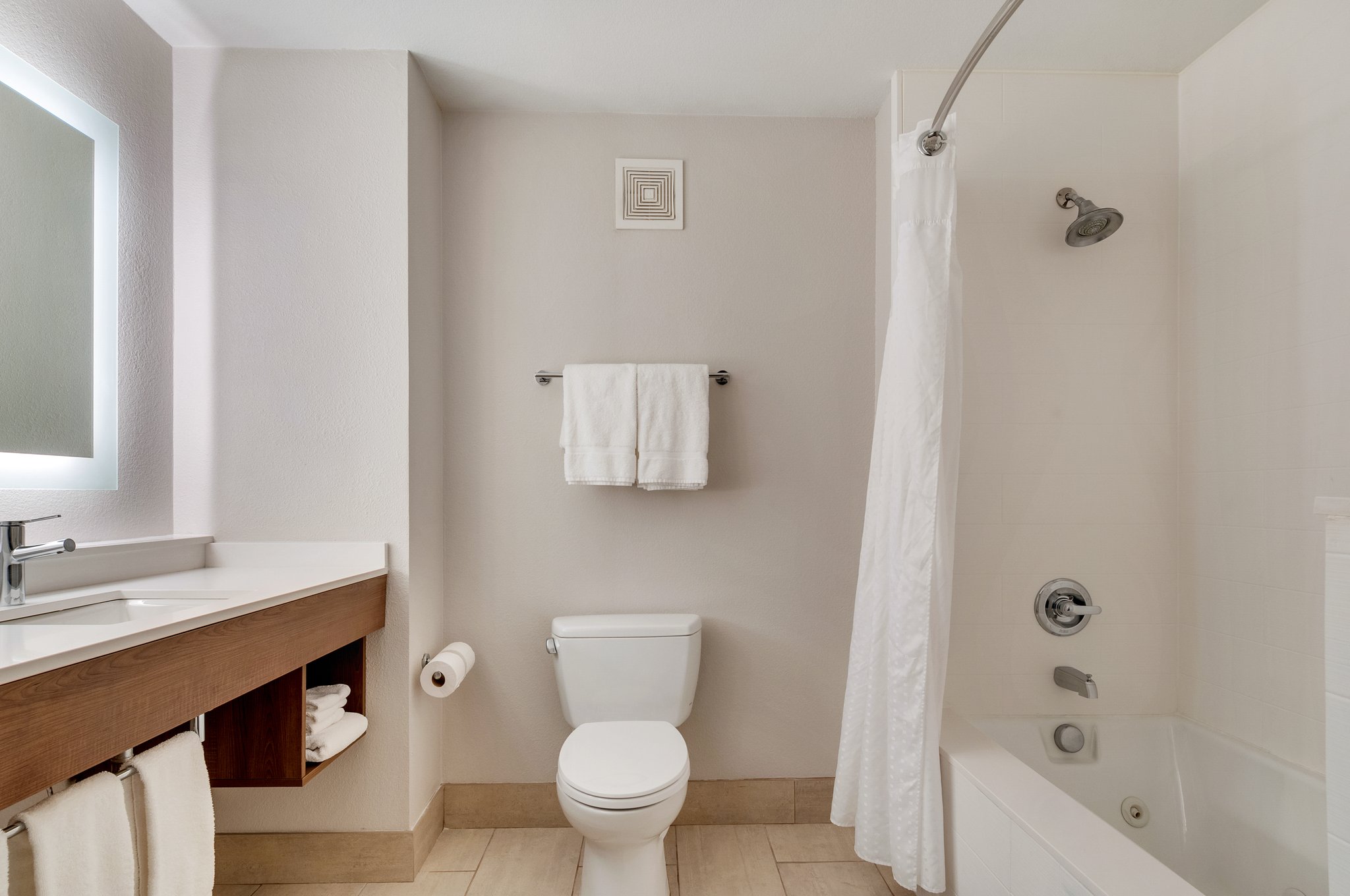 Holiday Inn Express Hotel & Suites Lake Elsinore - Tap to explore photos