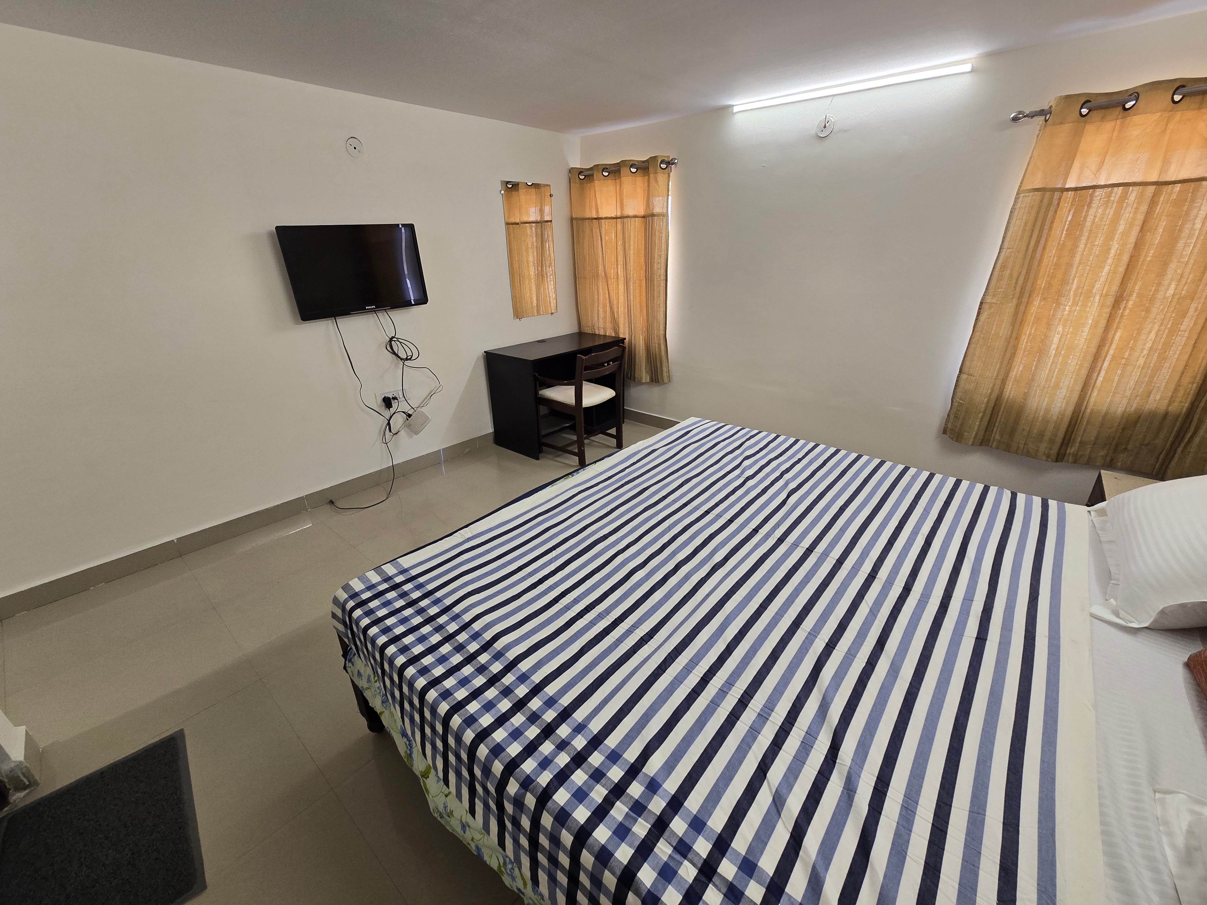 Spacious 5 BHK Villa in Arera Colony - Tap to explore photos