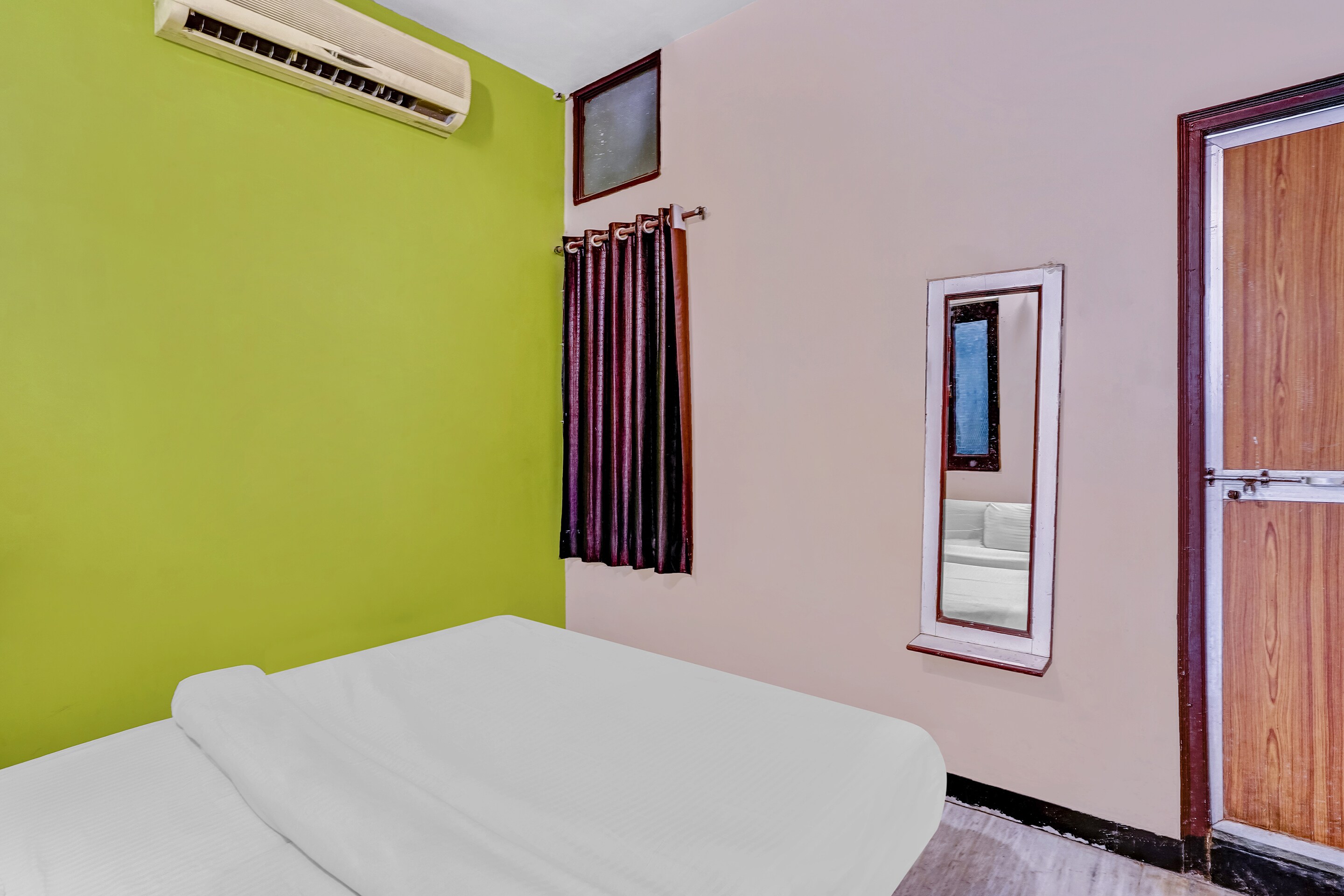 Shringeris Stay  - Tap to explore photos