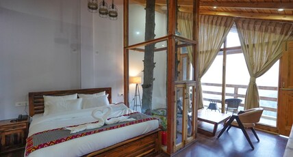 Himalayan Chalets Room Type - Premium Room - With balcony and Mountain View