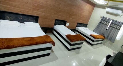 Hotel Kamala Sadana Room Type - FIVE BED FAMILY AC ROOM