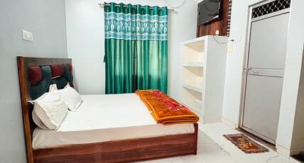 Ram Bila Paying Guest House in Ayodhya Room Type - Deluxe Room