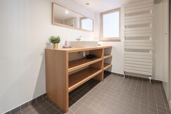 Spacious 11-person stay in Antwerp