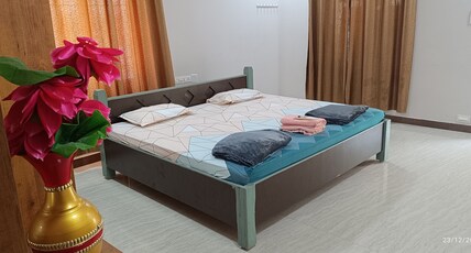 Shri Lawn Park Inn Room Type - Bedroom 2
