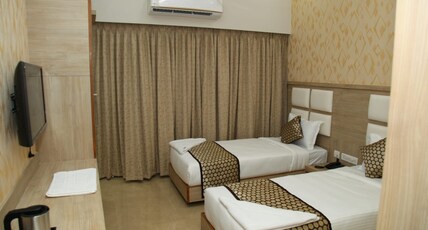century courtyard Room Type - Elegant Twin