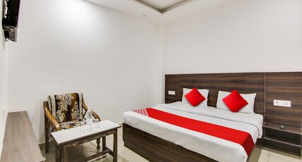 Hotel O Apple Guest House Room Type - Classic Hotel O Apple Guest House Room Type - Classic