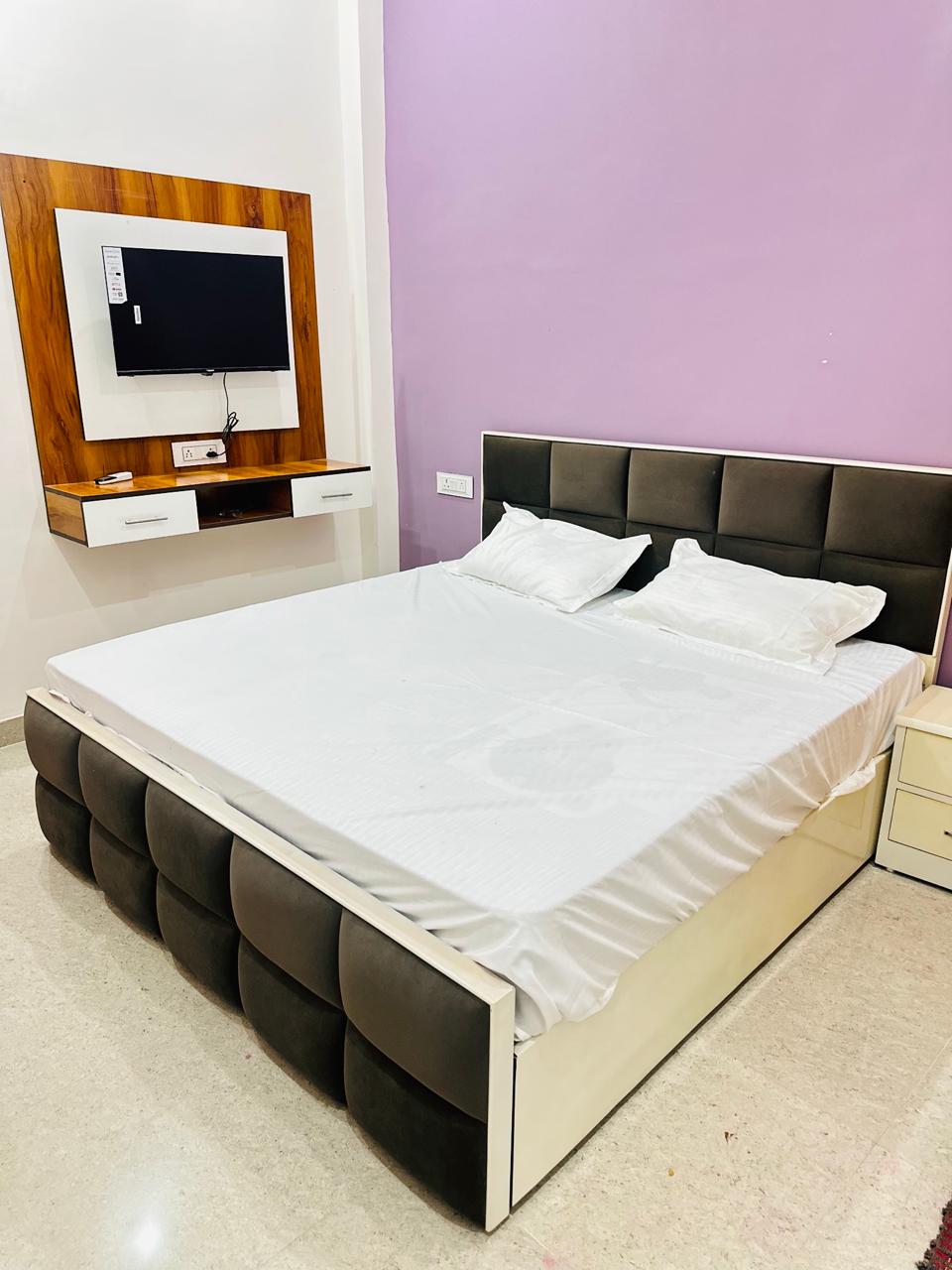 Narayan Square - Tap to explore photos