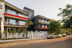 Super Townhouse Galleria Market Near Golf Course Road