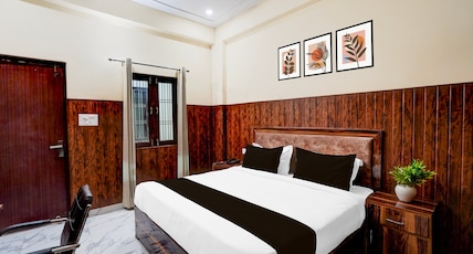 OYO Collection O Govind Vihar Matiyari Formerly Saffron Room Type - Deluxe