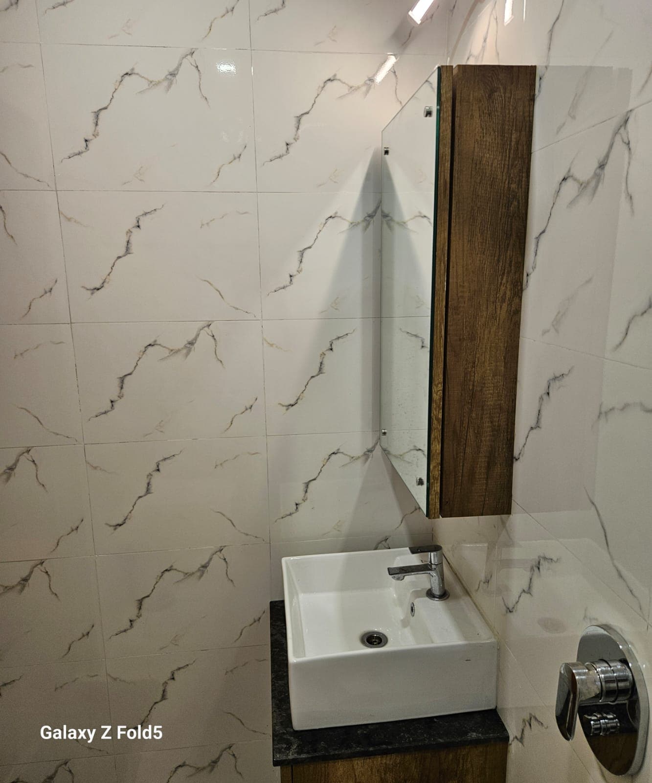 Hotel Roxy GKR - Tap to explore photos