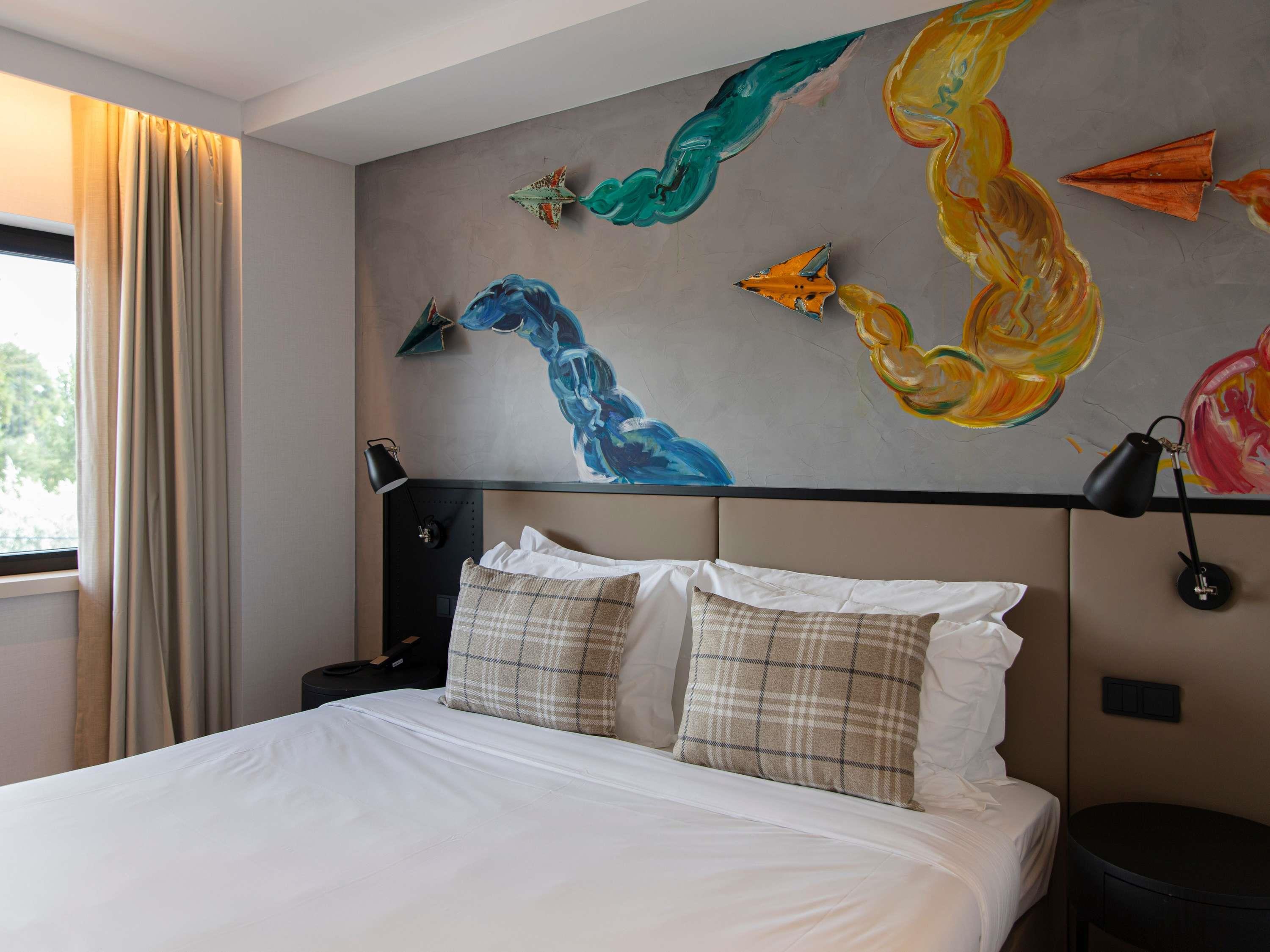 ibis Styles Lisboa Aeroporto - Tap to explore photos