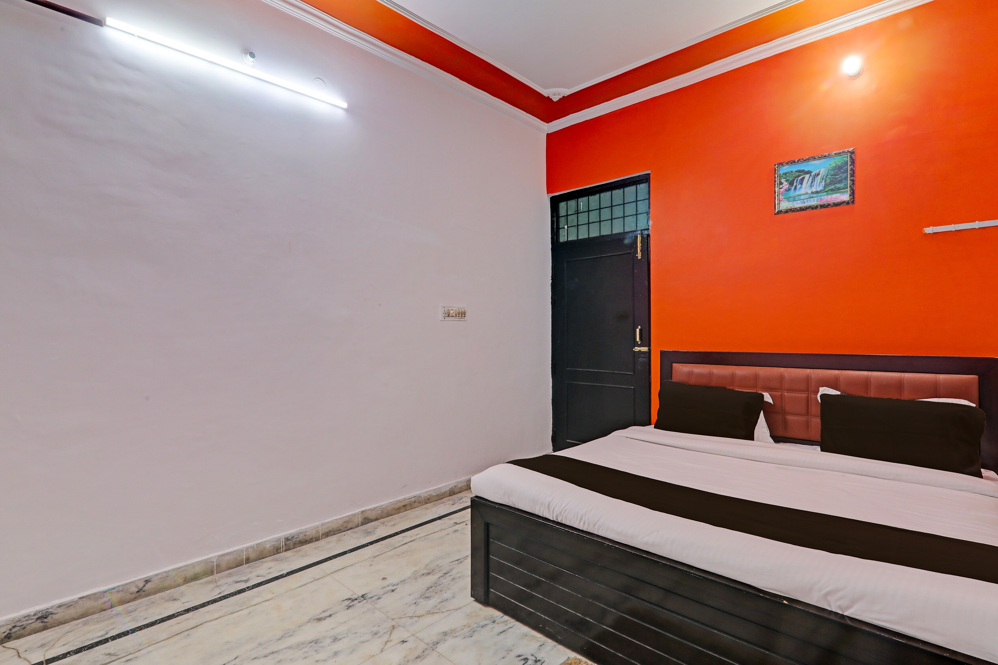 HOTEL O GOLDEN PALACE HOME STAY - Tap to explore photos
