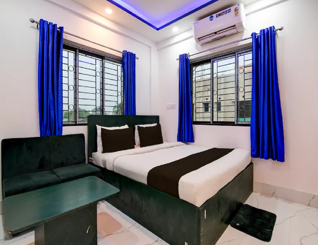 Platinum Studio Nr. Eco Park Gate. - Tap to explore photos