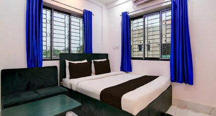 Platinum Studio Nr. Eco Park Gate. Room Type - Luxury Room with Airconditioning