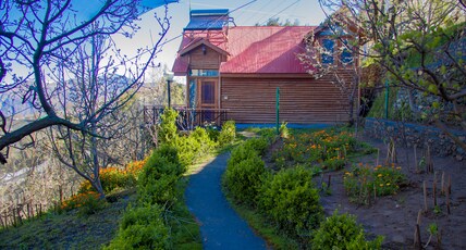 ORCHARD RETREAT Room Type - Log Cabin Balcony with Mountain View