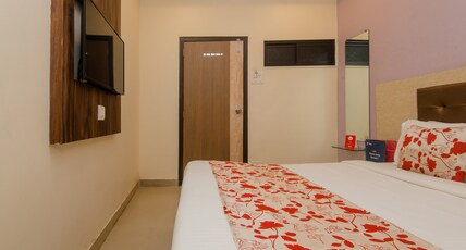 Hotel O Golden Nest Near Chhatrapati Shivaji International Airport Room Type - Classic