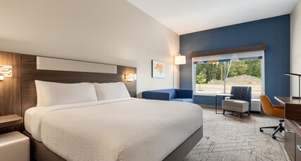 Holiday Inn Express & Suites RHINELANDER Room Type - 2 Queen Suite Communications Mobility Accessible Tub Holiday Inn Express & Suites RHINELANDER Room Type - 2 Queen Suite Communications Mobility Accessible Tub