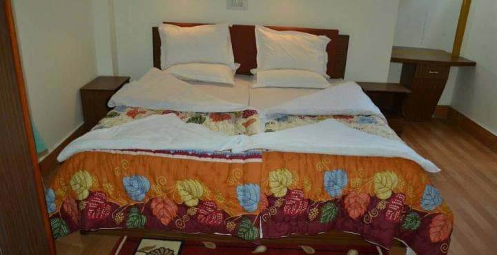 Hotel Jan Palace - Tap to explore photos