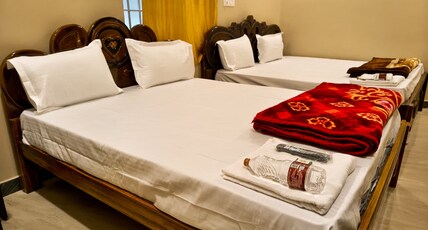 KATHIRESAN RESIDENCY Room Type - Four Bed Ac Room