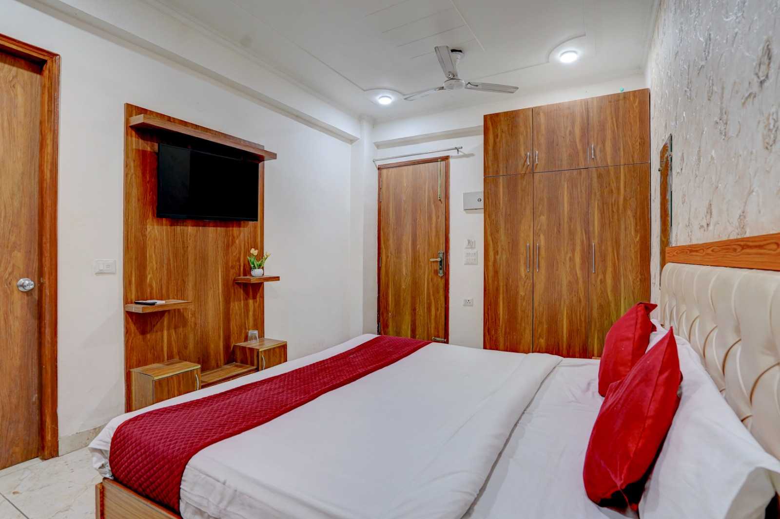 POP 84574C Hotel Dream House - Tap to explore photos