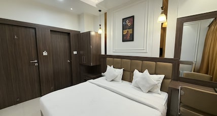 Hotel Golden Crown - 600m to Kashi Vishwanath Temple Room Type - Standard AC Room Hotel Golden Crown - 600m to Kashi Vishwanath Temple Room Type - Standard AC Room