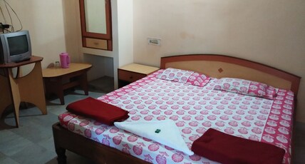 Rishaan Guest House Room Type - Budget Double Bed Room Non AC