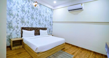 Hotel Aana Inn Gold Room Type - Deluxe Queen Bed Room