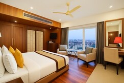 SAWERA GRAND 10 MIN WALK FROM GOLDEN TEMPLE