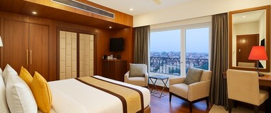 SAWERA GRAND 10 MIN WALK FROM GOLDEN TEMPLE