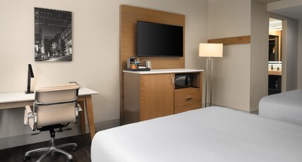 DoubleTree by Hilton Providence Airport Warwick Room Type - 2 QUEEN BEDS