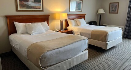 Ramada by Wyndham London Room Type - 2 Queen Beds, Business Room, Non-Smoking