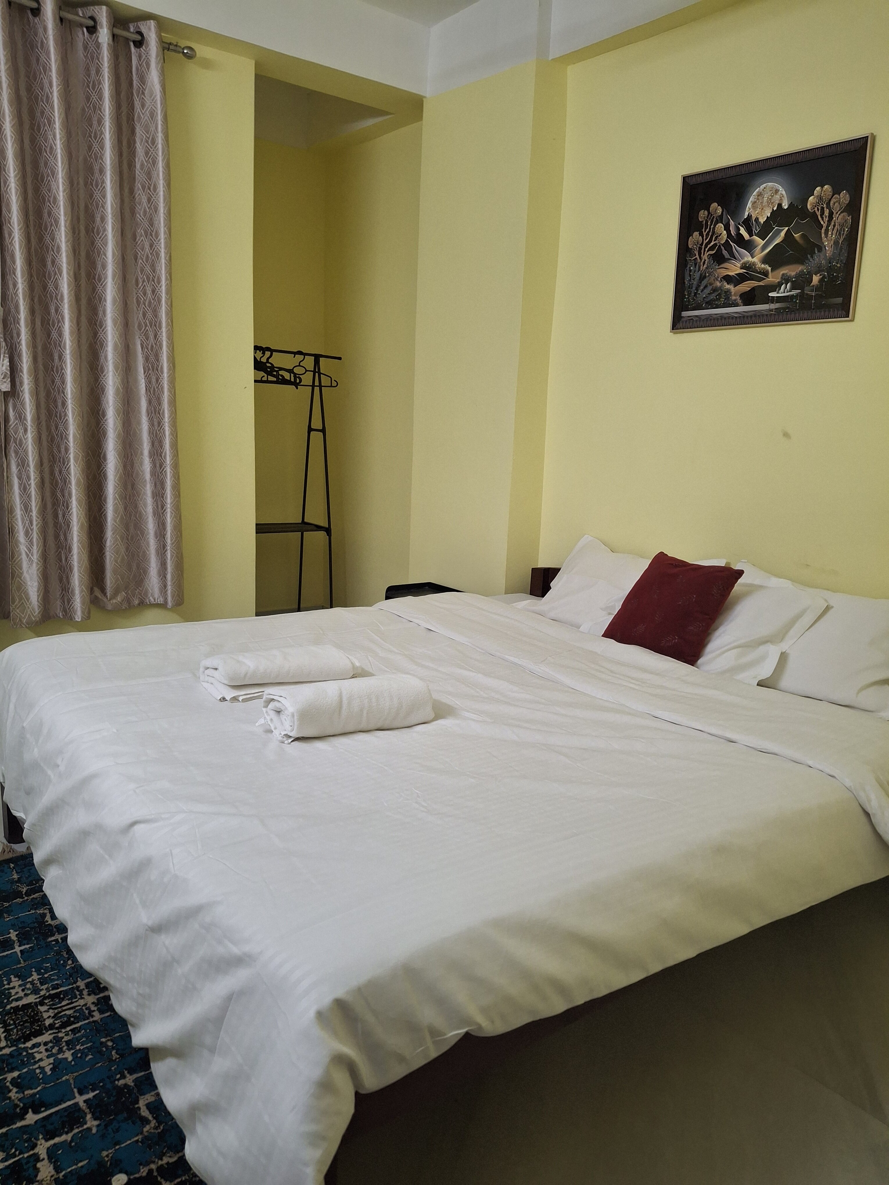 HB HOME STAY - Tap to explore photos
