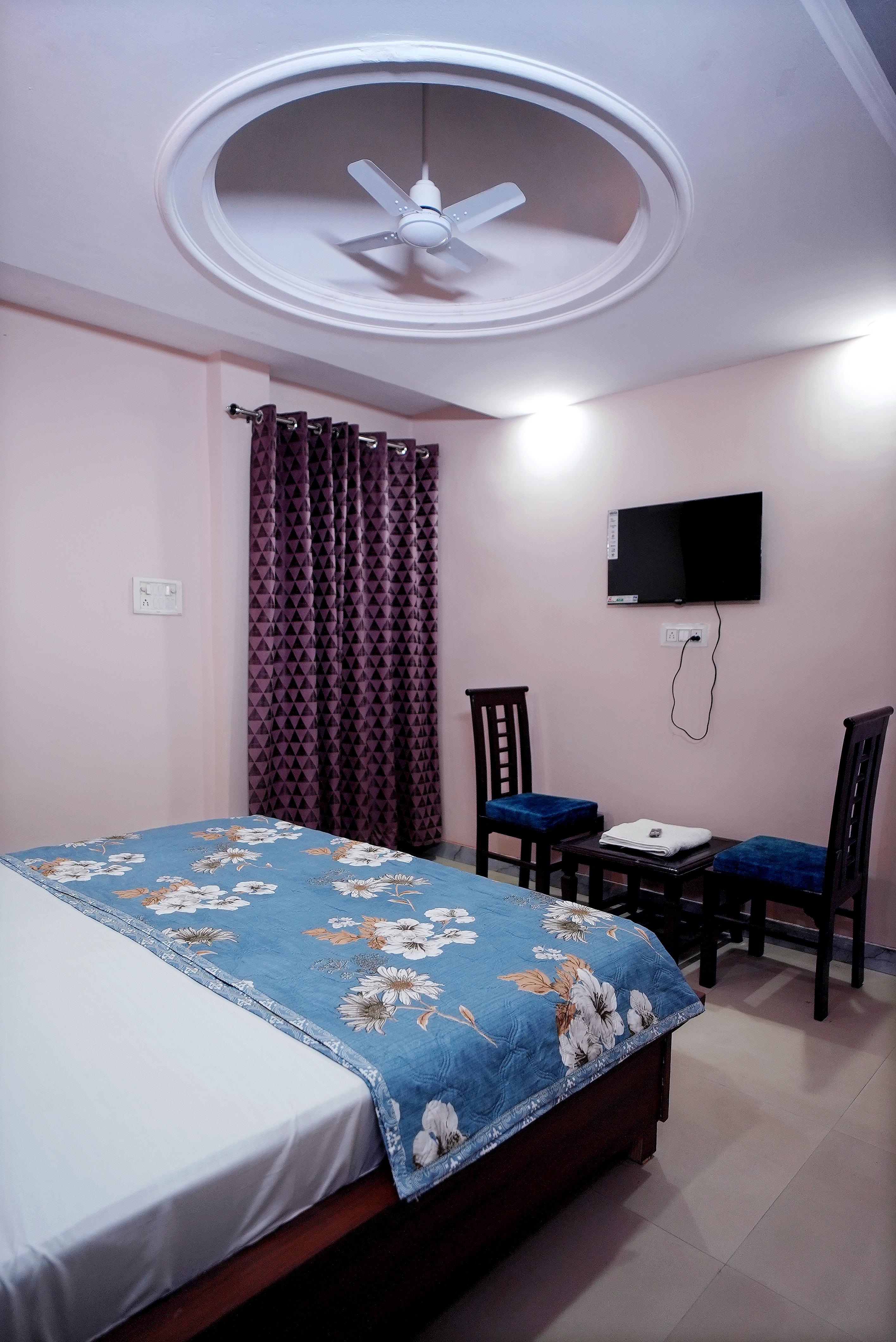 Hotel Amrit Palace - Tap to explore photos