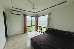 Nature Villa in Mahalabaleshwar with Pool