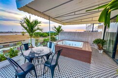 Aero Breeze 002 Jacuzzi Penthouse near Airport