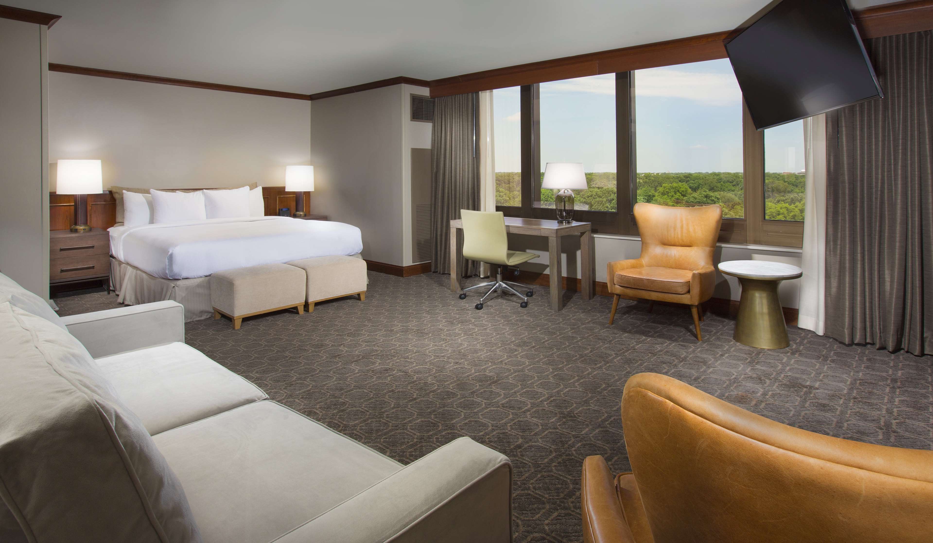DoubleTree by Hilton Chicago - Oak Brook - Tap to explore photos