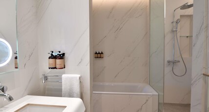Novotel Abidjan Marcory Room Type - Suite, 1 king-size bed and single sofa bed, access to the Executive Lounge