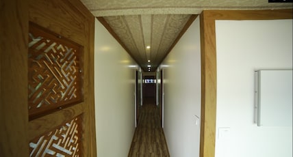 Kalips House Boat Room Type - Deluxe room sharing in a houseboat AC timing 9 pm to 6 am Kalips House Boat Room Type - Deluxe room sharing in a houseboat AC timing 9 pm to 6 am