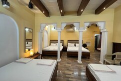 Hotel Foreigners Inn