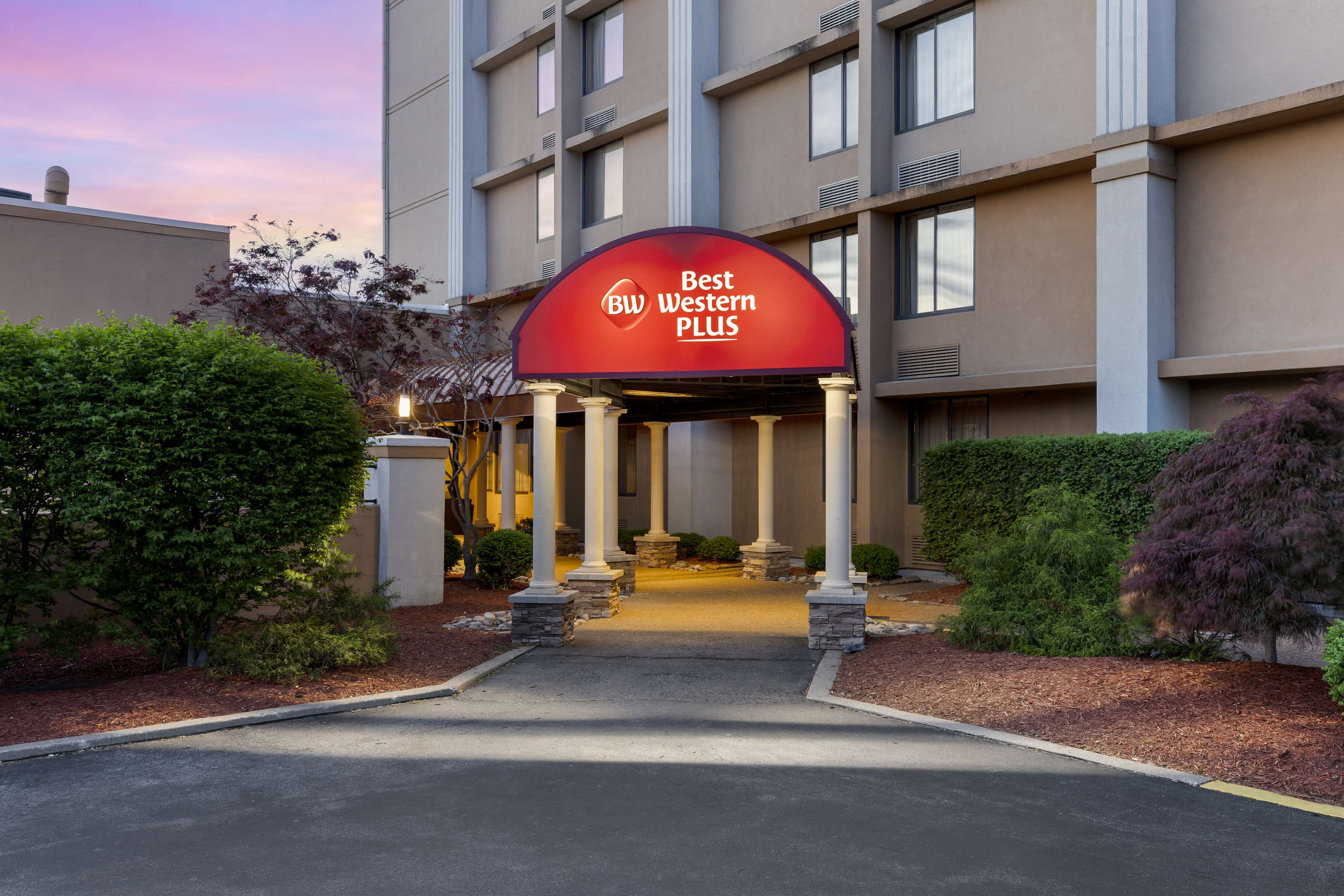 Best Western Plus the Charles Hotel - Tap to explore photos