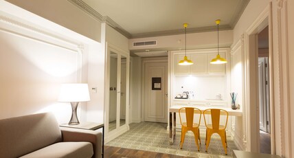 DoubleTree by Hilton Hotel Izmir Airport Room Type - KING JUNIOR SUITE