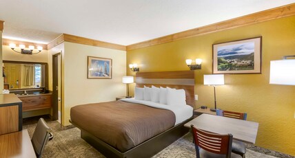 BEST WESTERN RIVERS EDGE Room Type - 1 Queen Bed, Non-Smoking, Wireless High-Speed Internet, Microwave, Refrigerator, Continental Breakfa