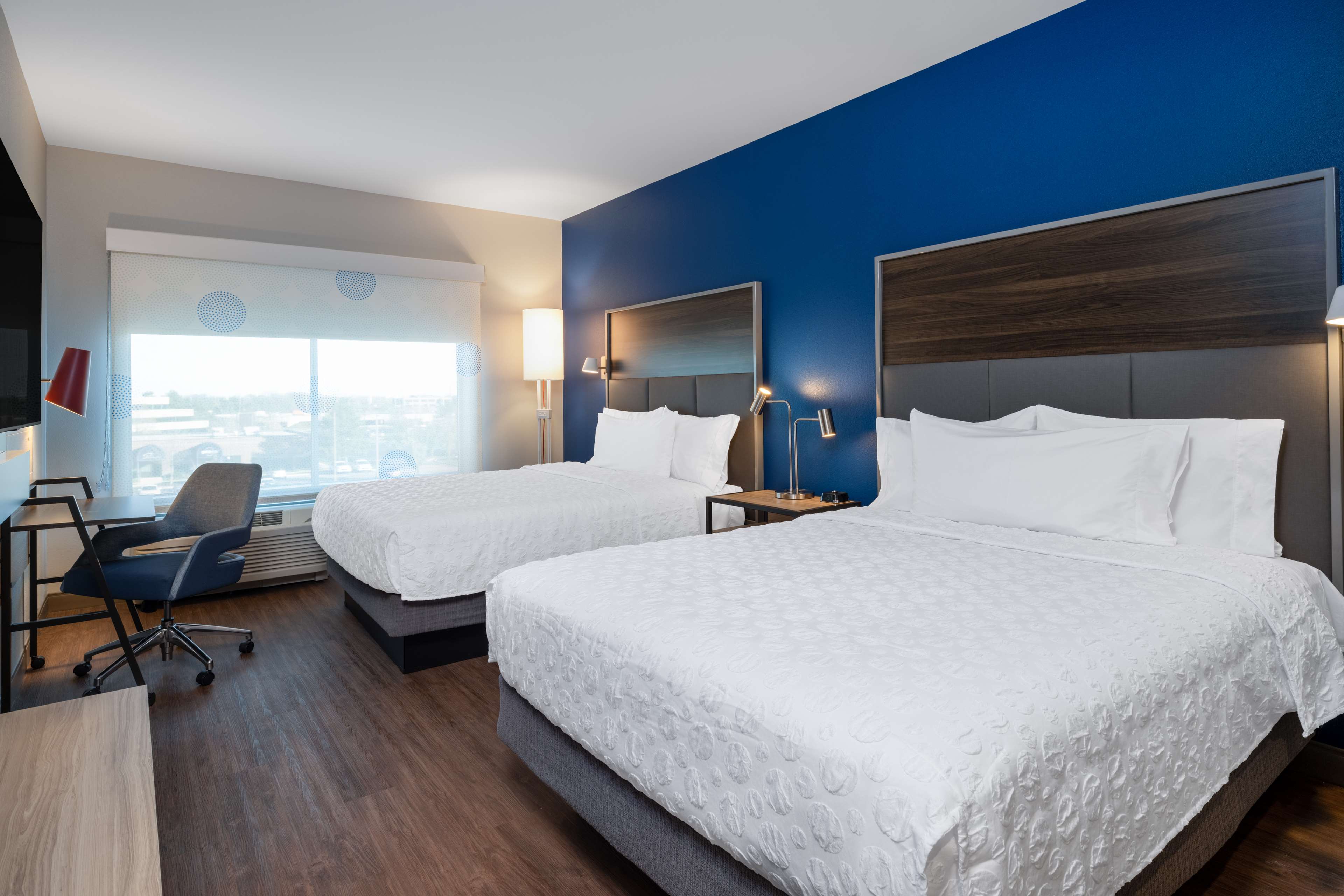 Tru by Hilton Naperville Chicago - Tap to explore photos