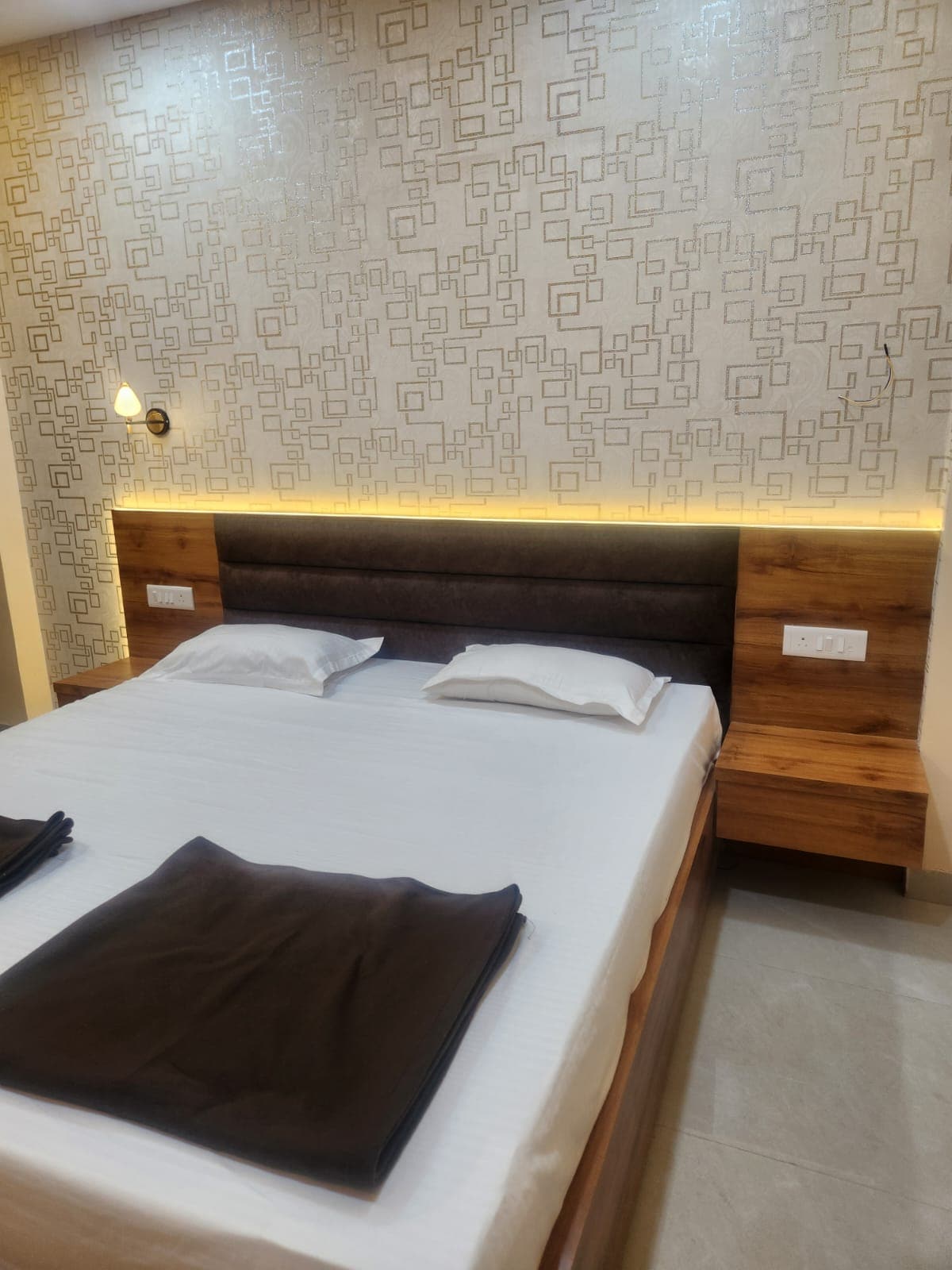 Hotel Rai Inn - Tap to explore photos