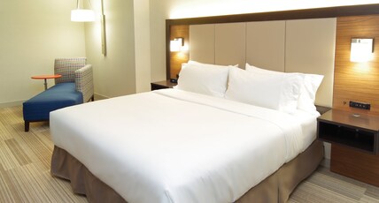 Holiday Inn Express & Suites PHOENIX NORTH - SCOTTSDALE Room Type - 1 King Standard Comm Mobil Access Tub