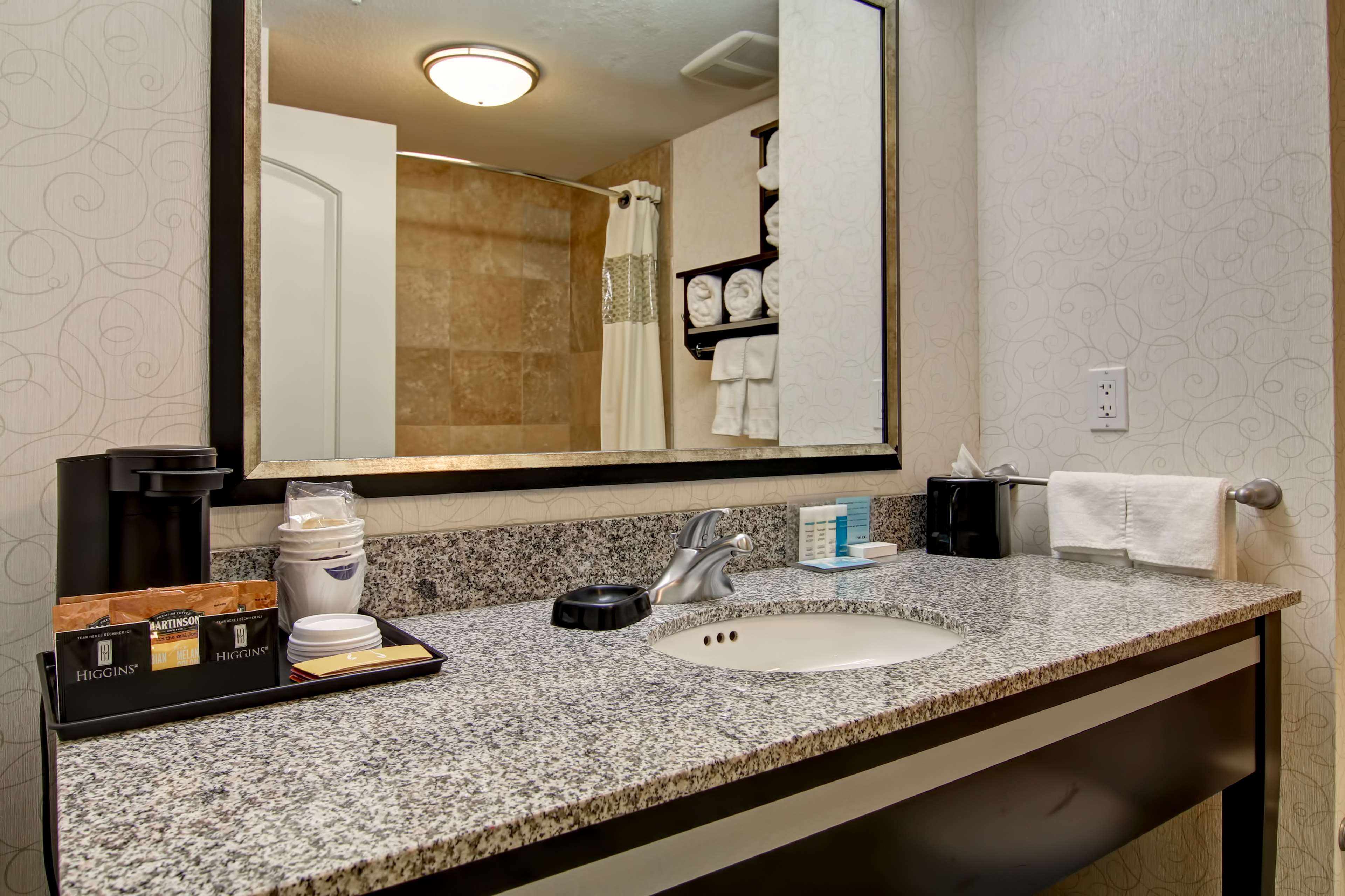 Hampton Inn & Suites by Hilton Red Deer - Tap to explore photos