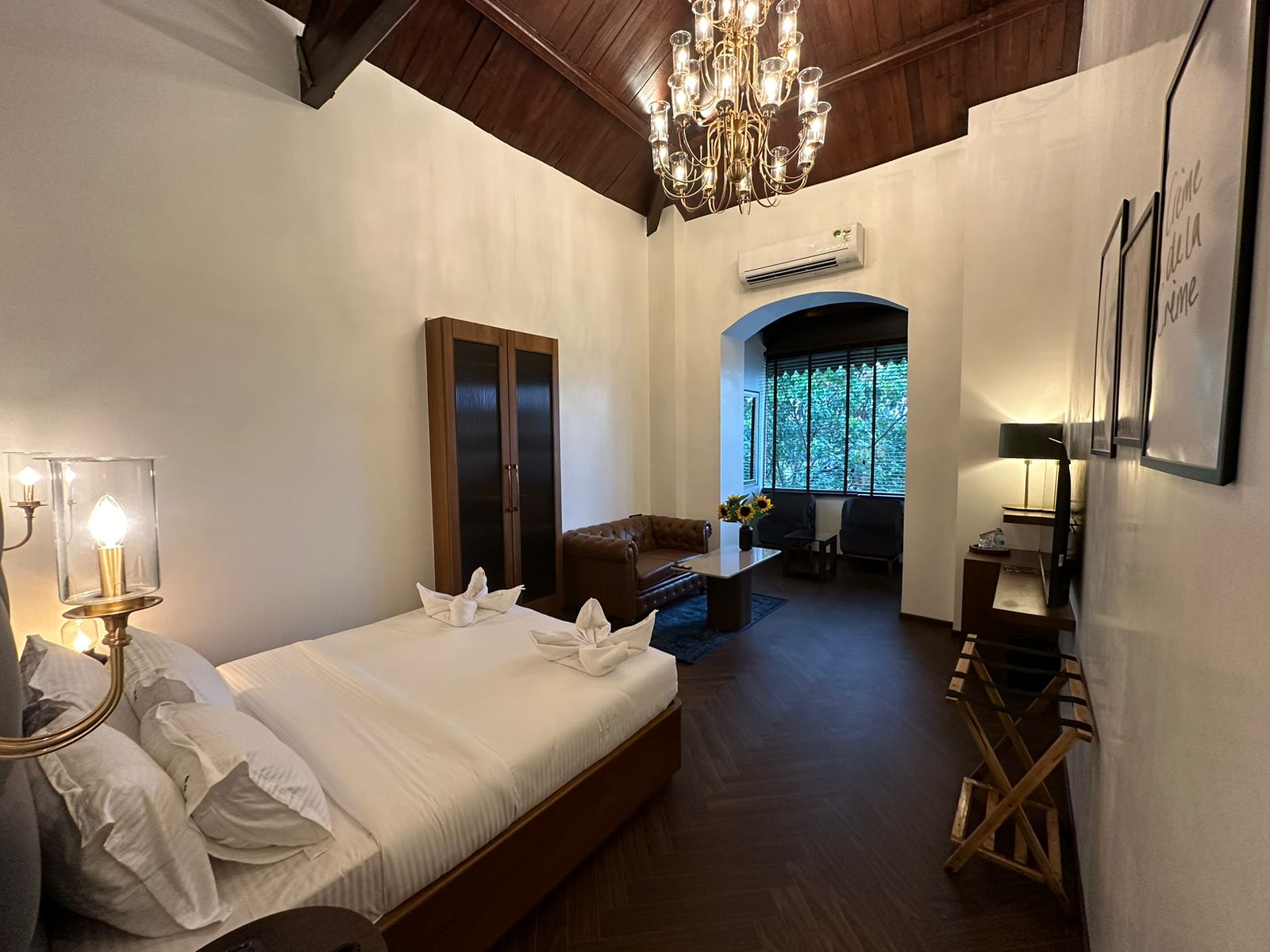 Gulf Hotel Colaba - Tap to explore photos