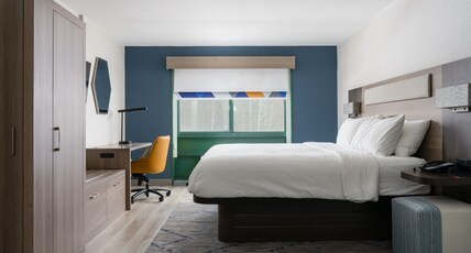 Holiday Inn Express Hotel & Suites Drums-Hazelton Room Type - 1 King Bed Suite